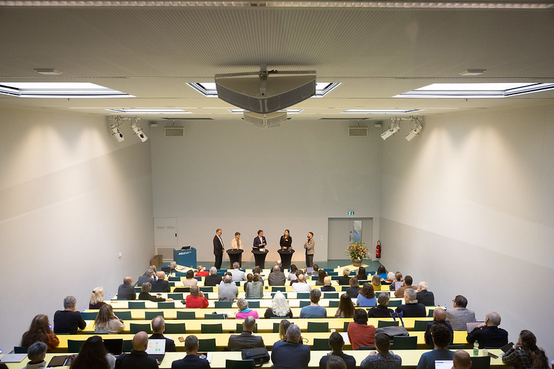 Arbeitsmarktfähigkeit 2040 - Wer passt sich an, der Mensch oder die Struktur?