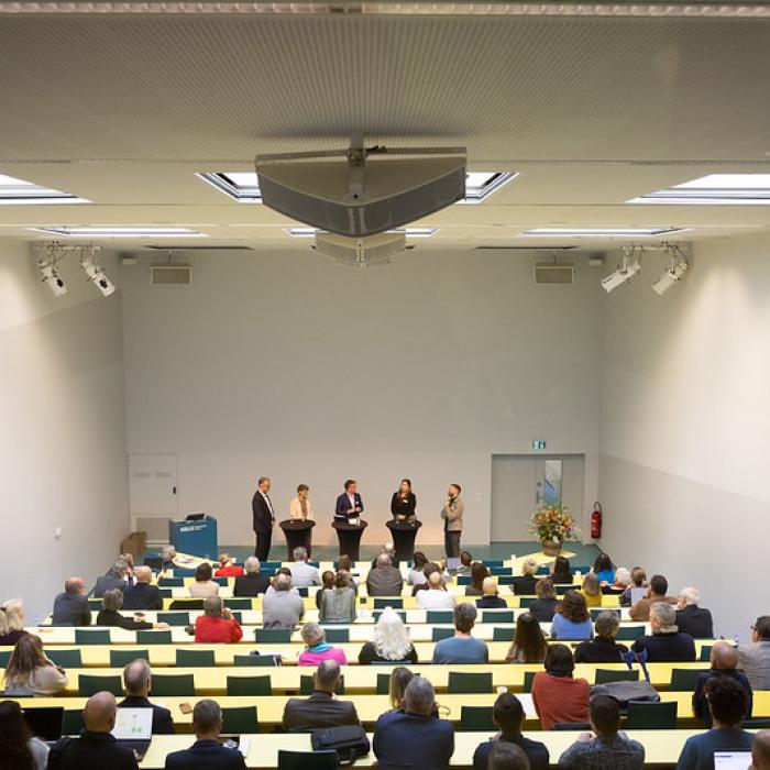 Arbeitsmarktfähigkeit 2040 - Wer passt sich an, der Mensch oder die Struktur?